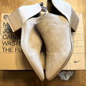Taupe bootie